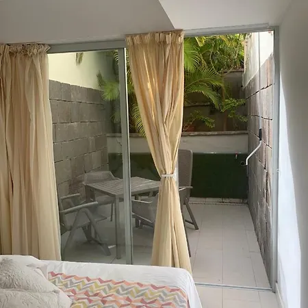 Daire Cosy 2 Bedroom Apartment In La Caleta, Tenerife *